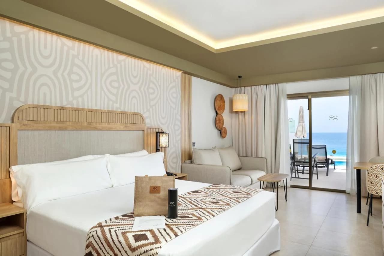 Swim-Up Junior Suite Sea View Elite
